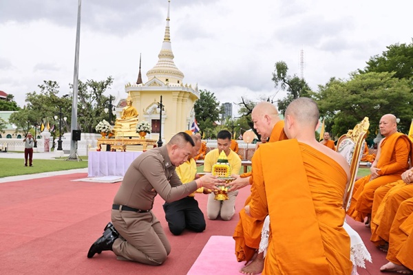 ผบ.ตร.เป็นประธานพิธีอุปสมบทหมู่เฉลิมพระเกียรติในหลวงและพระพันปีหลวง