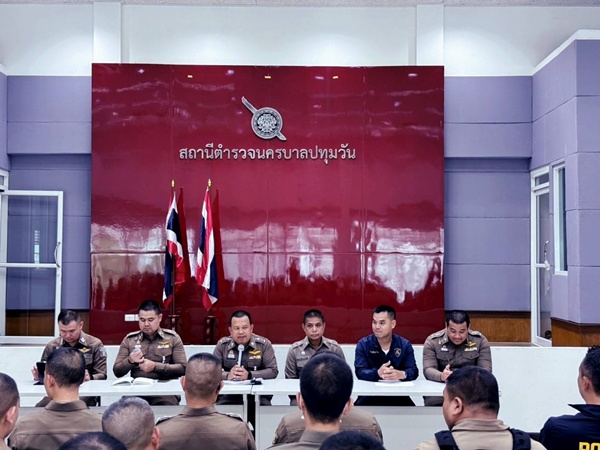 ผกก.ปทุมวันมอบรางวัลข้าราชการตำรวจดีเด่นของโรงพักประจำเดือน