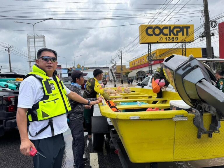 ‘อนุชา นาคาศัย’ นำทีมร่วมกตัญญูชัยนาท ลุยช่วยน้ำท่วมหาดใหญ่ เร่งลำเลียงเสบียง-อพยพชาวบ้าน