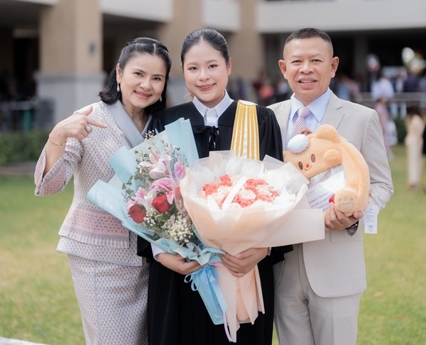 อดีตนายพลคนดังปลื้มลูกสาวคนเก่งจบเนติบัณฑิตไทยรุุ่น 77