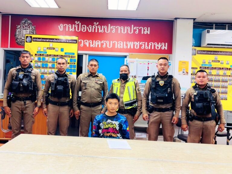 ดวงตก! หนุ่มดำเนินฯ หนีหมายจับคดีทำร้ายร่างกาย นึกว่าดึกแล้วรอด เจอสายตรวจเพชรเกษมรวบคาปากซอย
