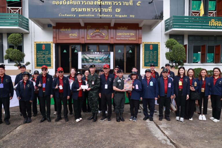 พลังน้ำใจ “วัคซีนชีวิตเพื่อสังคม” ผนึกกำลัง ตร.-ทอ. ลงพื้นที่แม่ฮ่องสอน-เชียงใหม่ มอบอุปกรณ์การศึกษาและถุงยังชีพ บำรุงขวัญแนวชายแดน