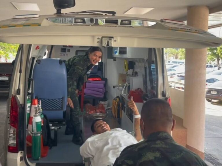 ส่งตัว ‘พลทหารเป๊ก’ วีรบุรุษชายแดนสุรินทร์เข้ากรุง เตรียมรับ ‘ขาเทียมพระราชทาน’ หลังเหยียบกับระเบิด
