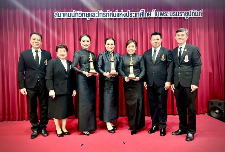 เชิดชูเกียรติคนหน้าจอและเบื้องหลัง! พิธีมอบรางวัล “เทพทอง” ครั้งที่ 24 สะท้อนพลังสื่อคุณภาพ รับผิดชอบต่อสังคม