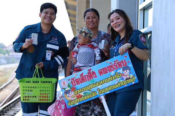 ป่อเต็กตึ๊งส่งมอบความสุขและความห่วงใยแจกจ่าย “ชุดของขวัญคลายร้อน”