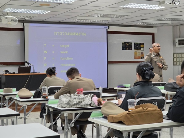 ผกก.สน.เพชรเกษมบรรยายหลักสูตรสืบสวนคดีอาญา